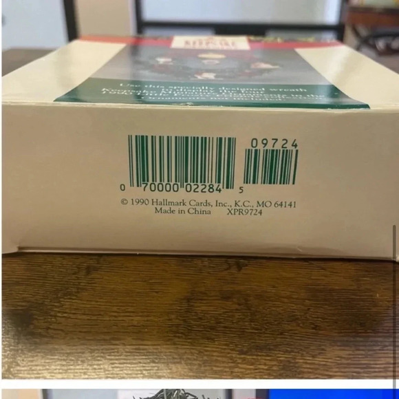 Hallmark keepsake ornament little frosty friends memory wreath. Stand. In box - Picture 4 of 5